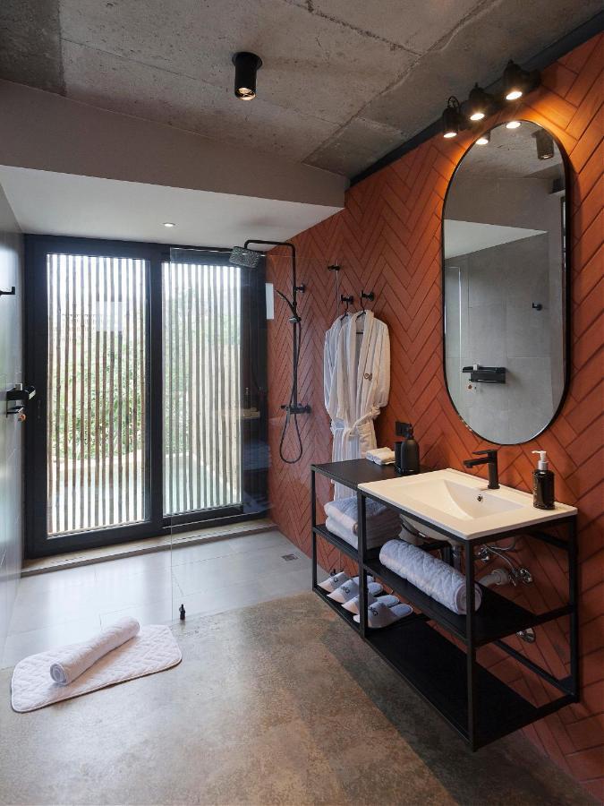 Eolia Sustainable Design Hotel Манта Екстериор снимка